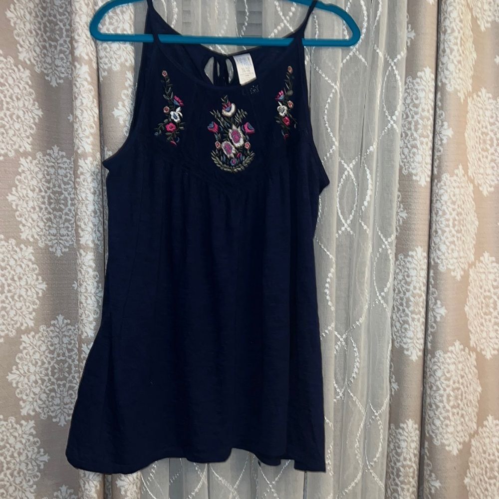EUC Time and Tru Floral and flowy halter top with embroidery detail size xl